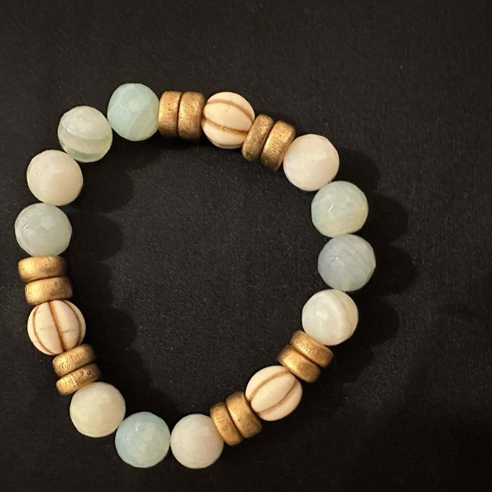 Elegant Gold and Cream Beaded Bracelet